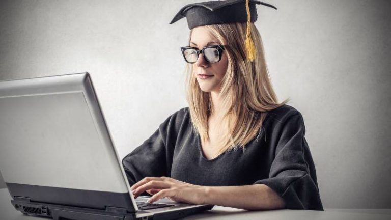 4 Reasons Why People Get an Online Business Degree